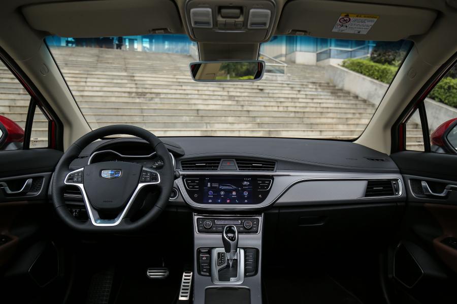 Торпедо Geely Emgrand GS 2018 года  (фото 20 из 35)